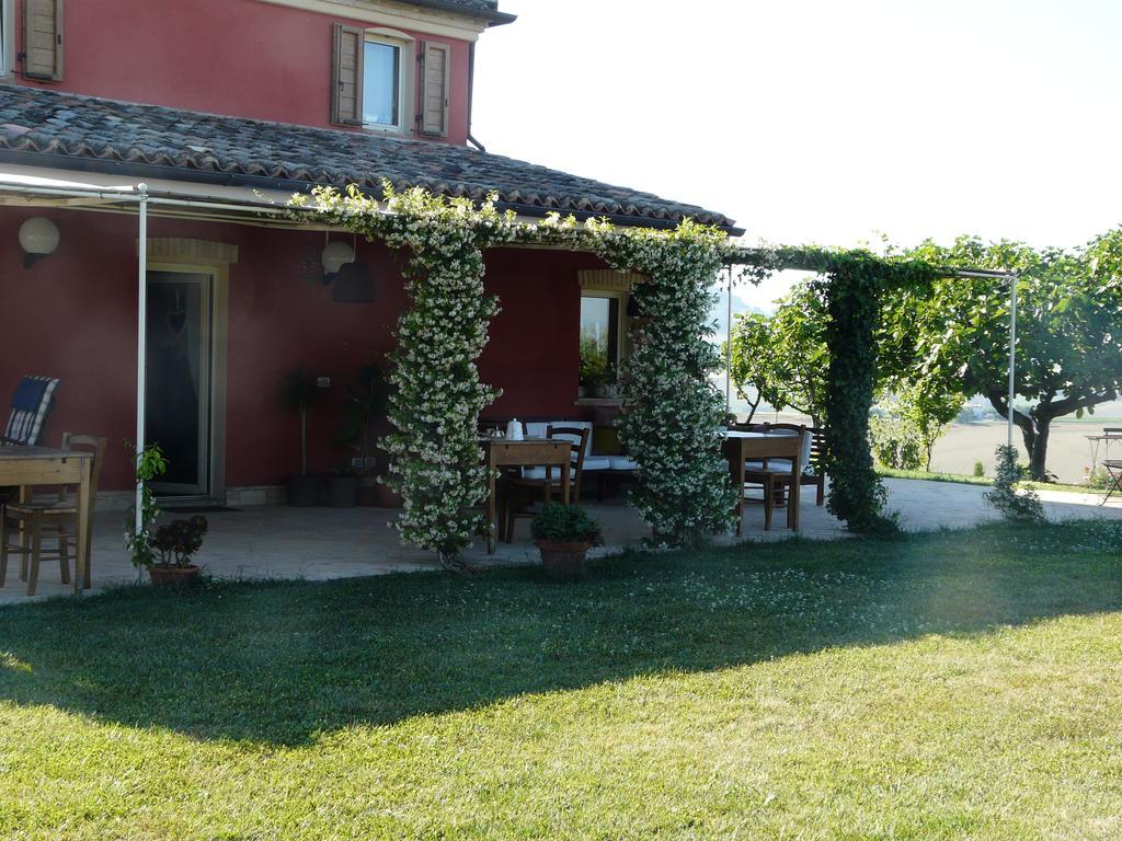 L'Antigo Granaro Guest House Agugliano Bagian luar foto