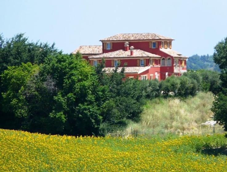 L'Antigo Granaro Guest House Agugliano Bagian luar foto