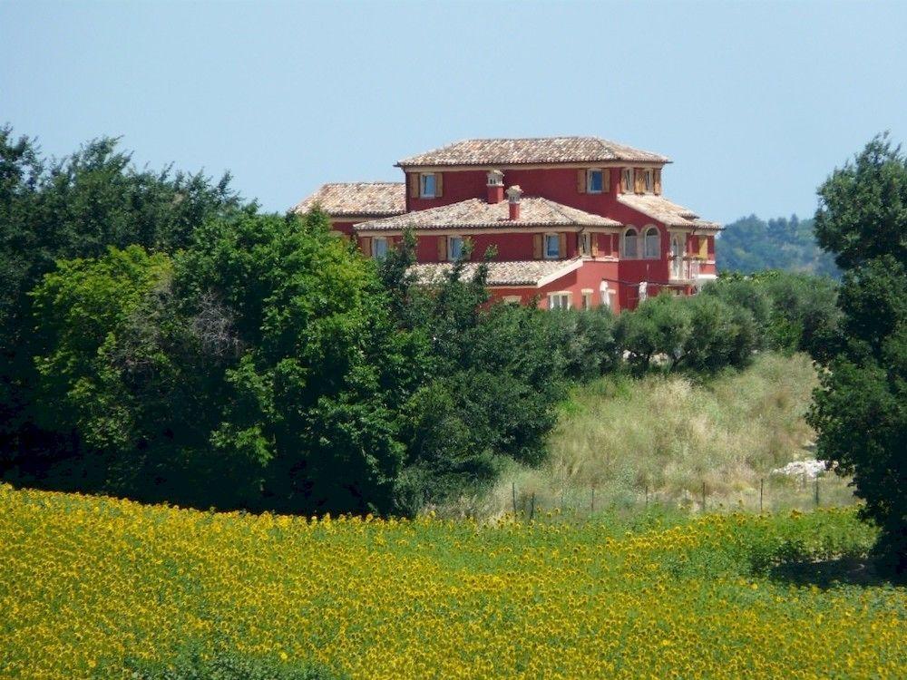 L'Antigo Granaro Guest House Agugliano Bagian luar foto