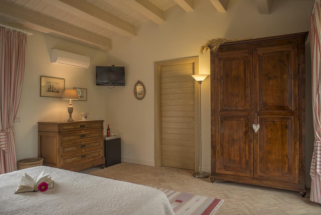 L'Antigo Granaro Guest House Agugliano Bagian luar foto