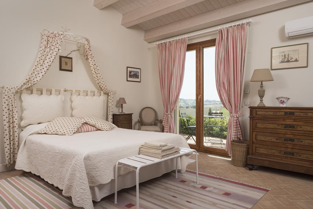 L'Antigo Granaro Guest House Agugliano Bagian luar foto