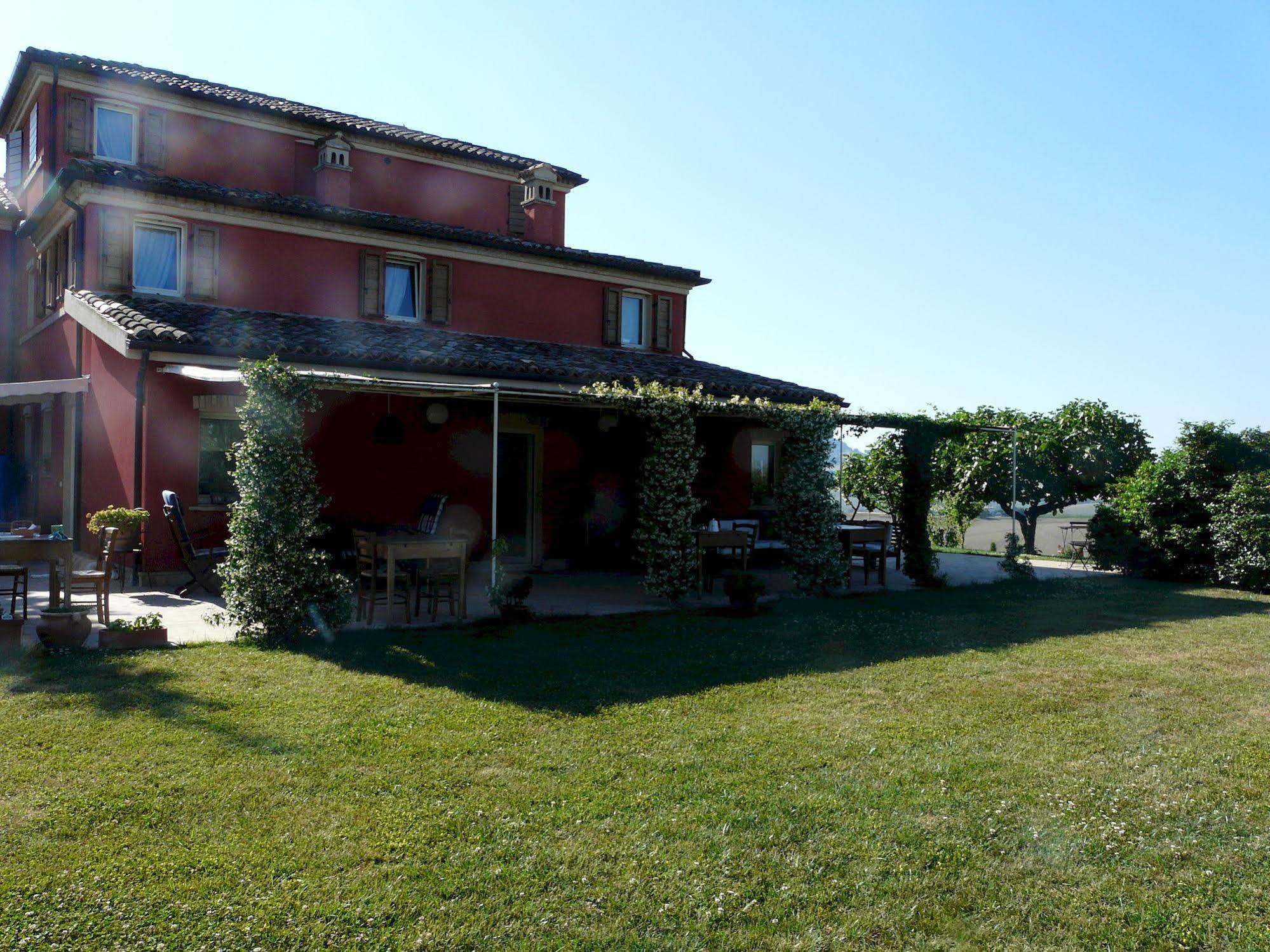 L'Antigo Granaro Guest House Agugliano Bagian luar foto
